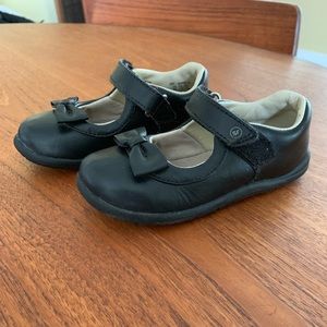 Cute black toddler girls shoes size 8.
